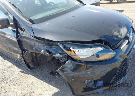 2014 Ford Focus Titanium из США, поврежденный, VIN 1FADP3J2XEL212933